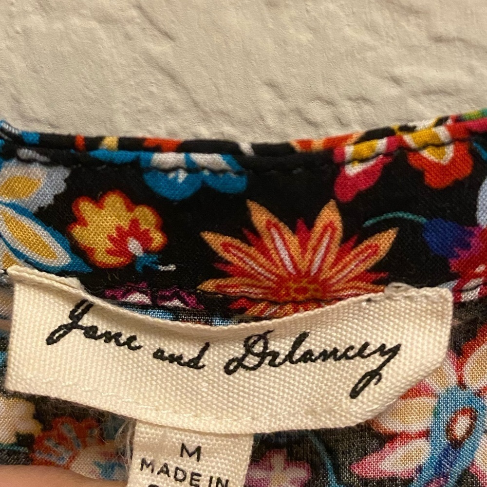 Jane And Delancey Floral Sleeveless V-Neck Boho Style Blouse. - Picture 4 of 5
